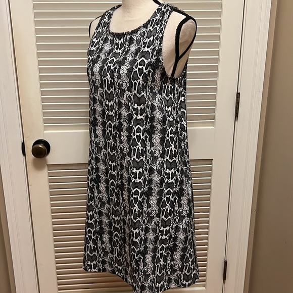 48. Karen Kane Leopard Print Dress - Picture 5 of 12